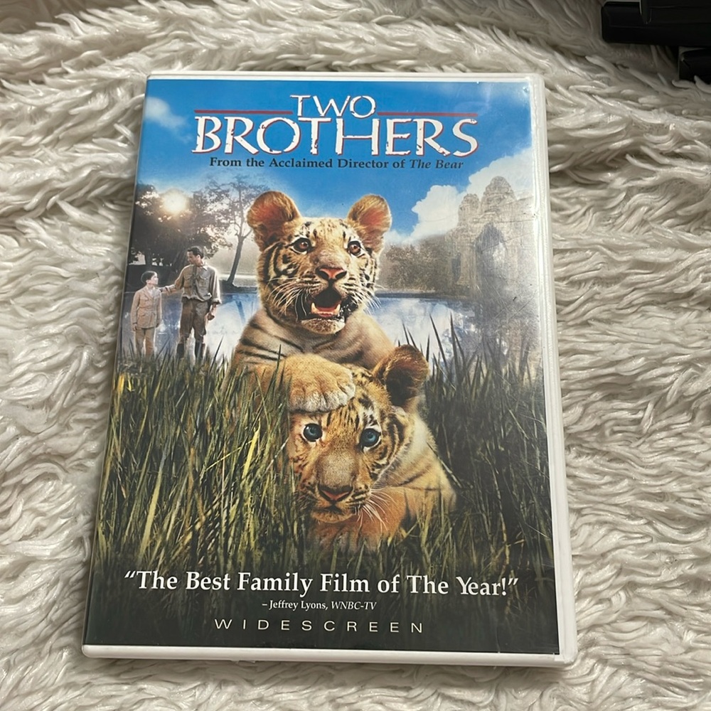 Two Brothers DVD Widescreen Tigers Cubs Universal